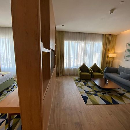 The Bentley Luxury Hotel & Suites Doha Exteriör bild A suite at the hotel