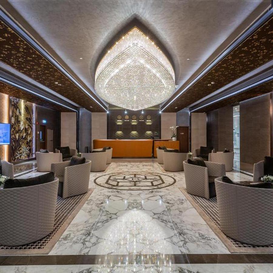 The Bentley Luxury Hotel & Suites Doha Exteriör bild The interior of the lounge