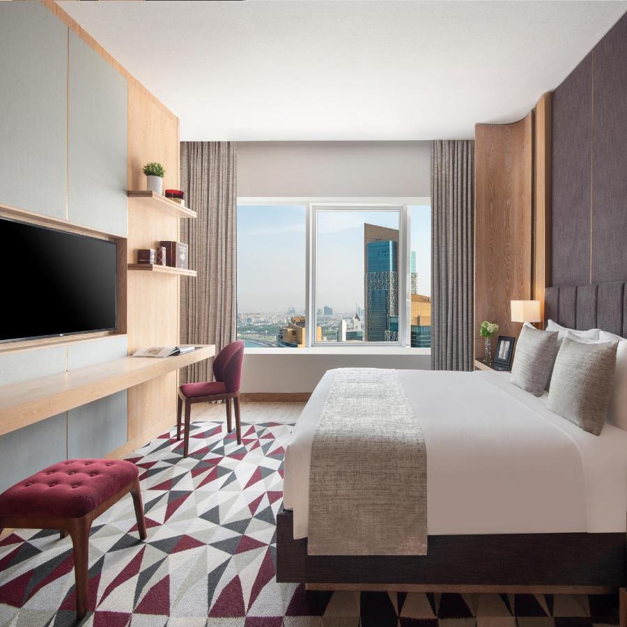 The Bentley Luxury Hotel & Suites Doha Exteriör bild Deluxe Room