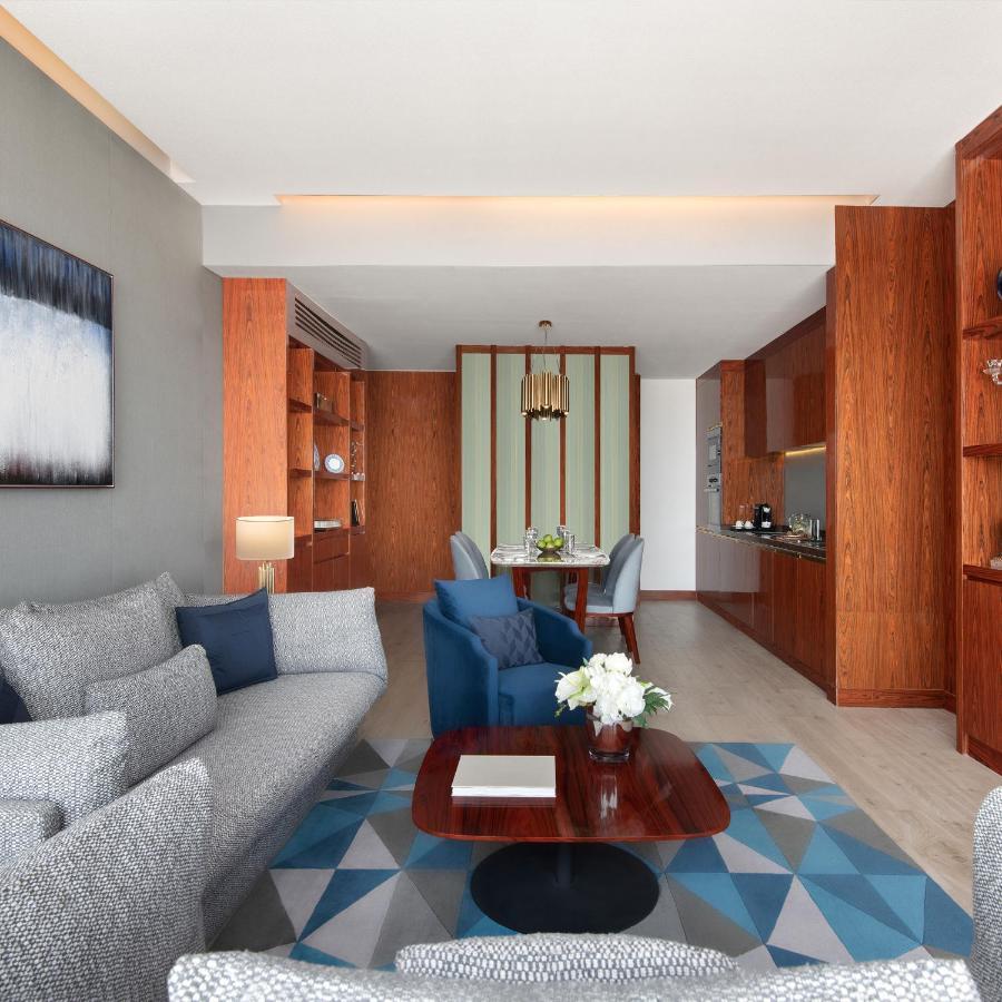 The Bentley Luxury Hotel & Suites Doha Exteriör bild
