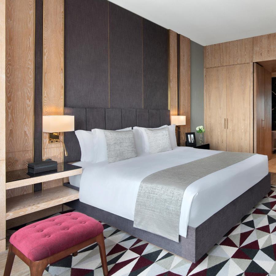 The Bentley Luxury Hotel & Suites Doha Exteriör bild