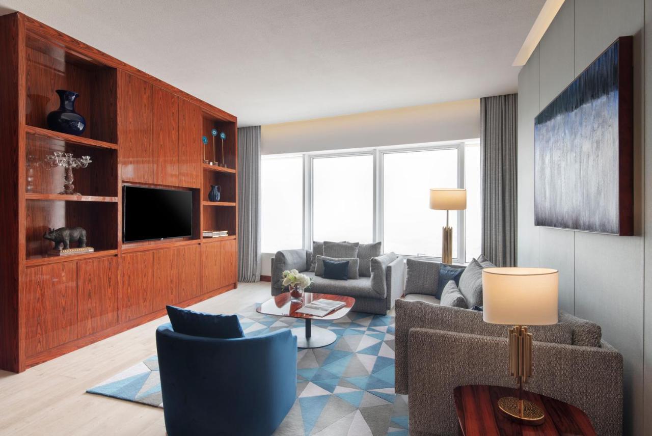 The Bentley Luxury Hotel & Suites Doha Exteriör bild Living room