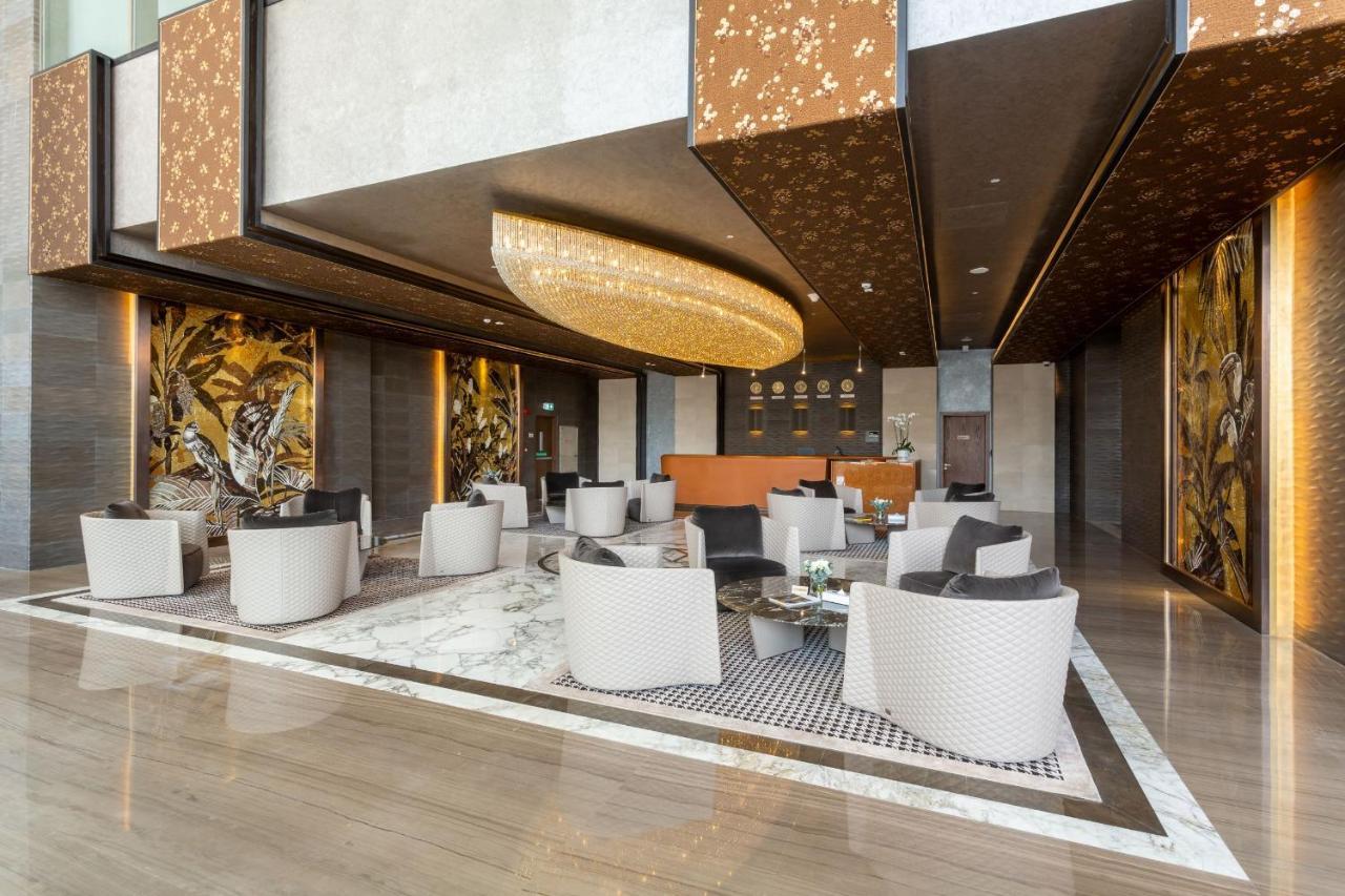 The Bentley Luxury Hotel & Suites Doha Exteriör bild The lobby of the hotel