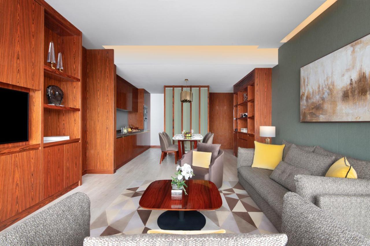The Bentley Luxury Hotel & Suites Doha Exteriör bild A suite at the hotel