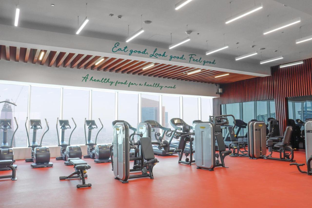 The Bentley Luxury Hotel & Suites Doha Exteriör bild The gym at the 10th floor