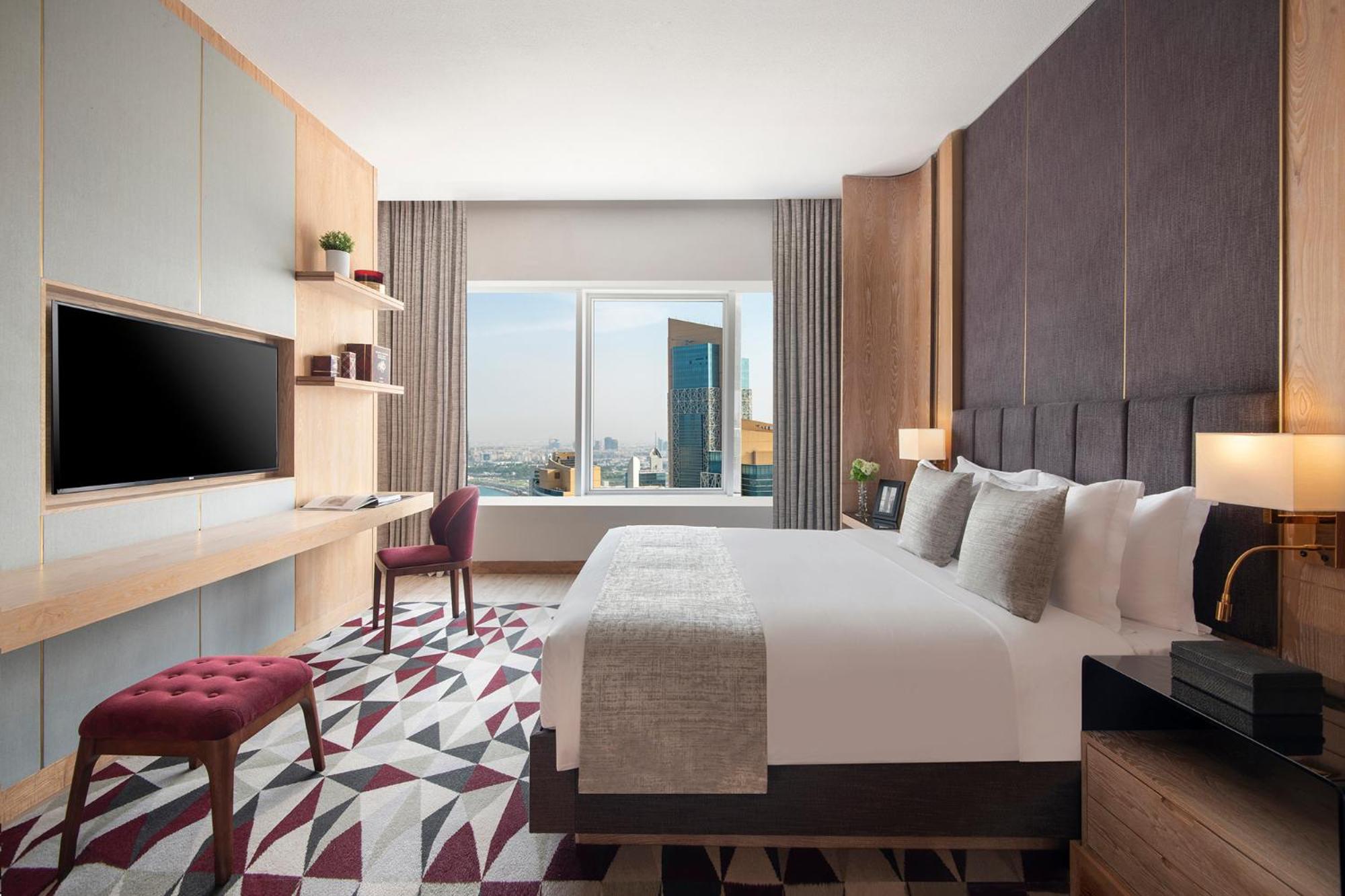 The Bentley Luxury Hotel & Suites Doha Exteriör bild Deluxe Room