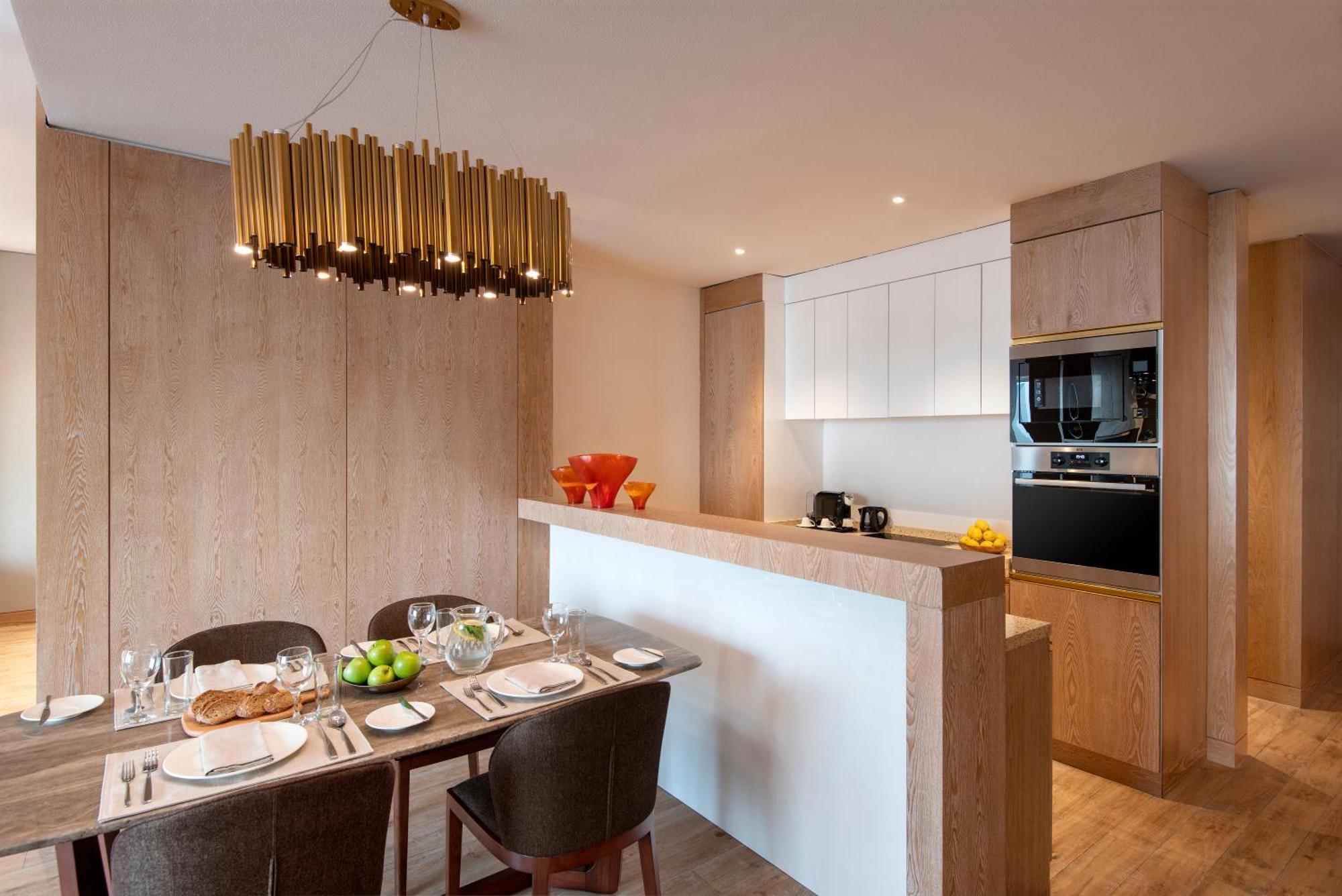 The Bentley Luxury Hotel & Suites Doha Exteriör bild A kitchen in a typical apartment