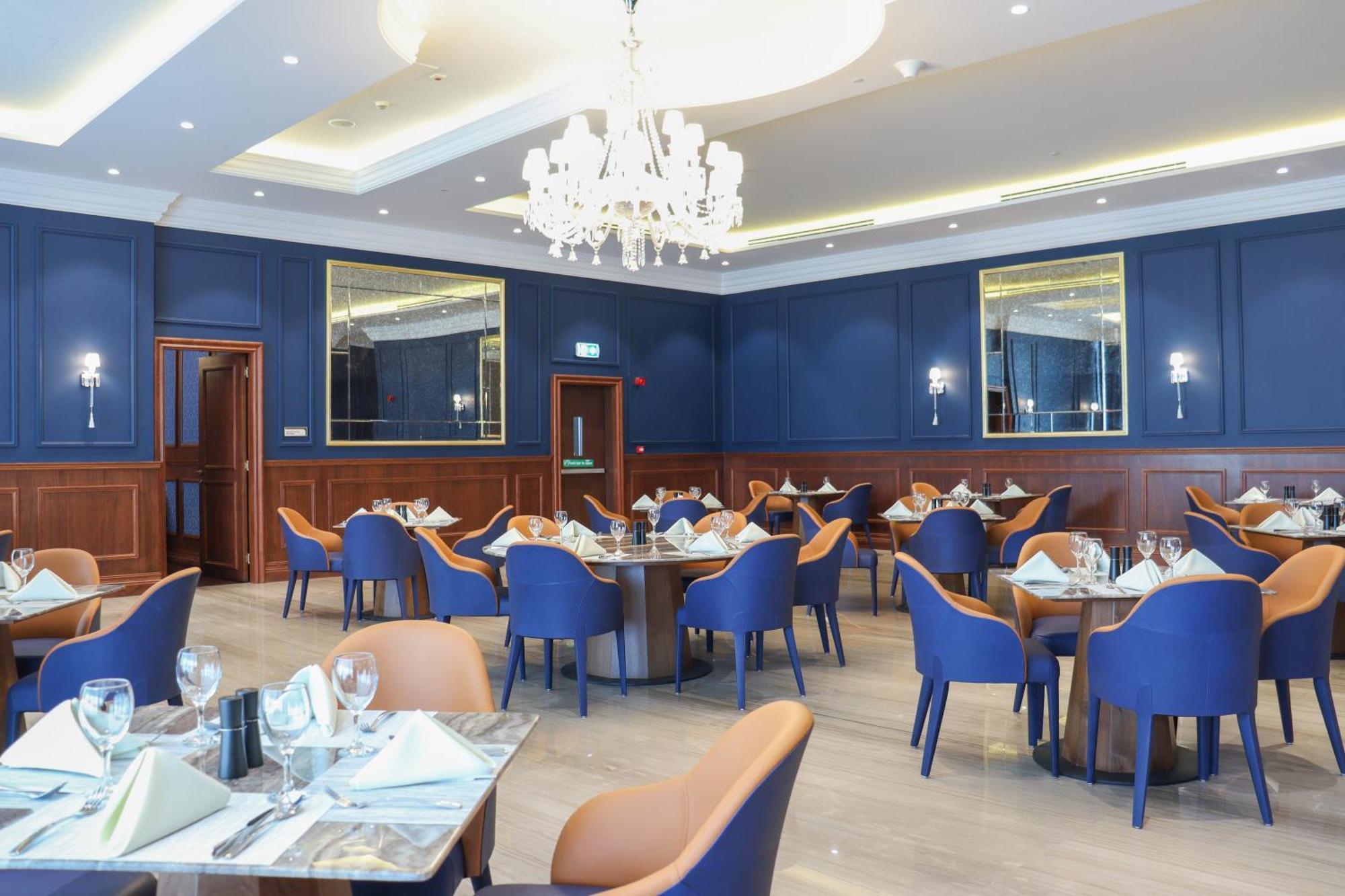 The Bentley Luxury Hotel & Suites Doha Exteriör bild The restaurant