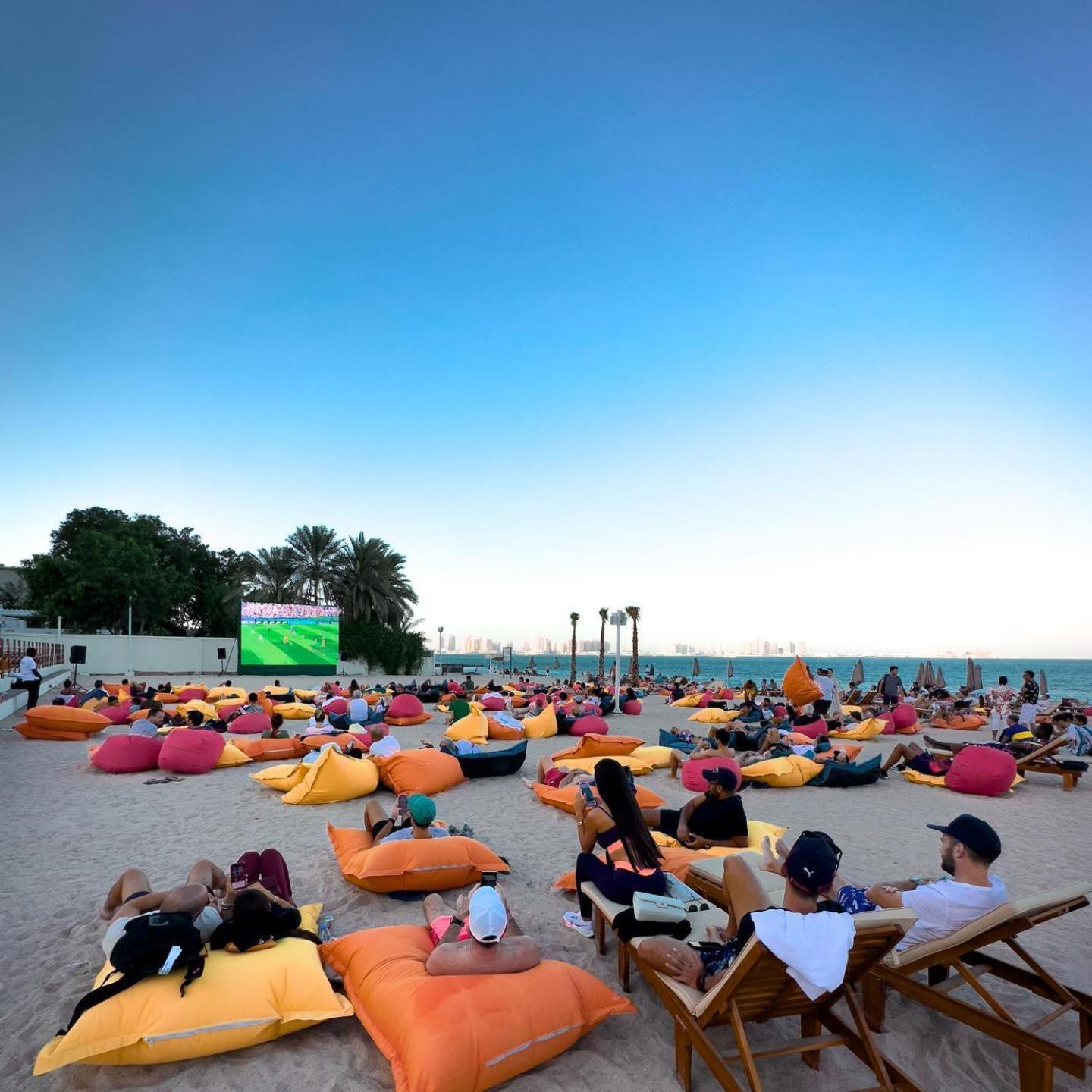 The Bentley Luxury Hotel & Suites Doha Exteriör bild The Beach, The Avenues
