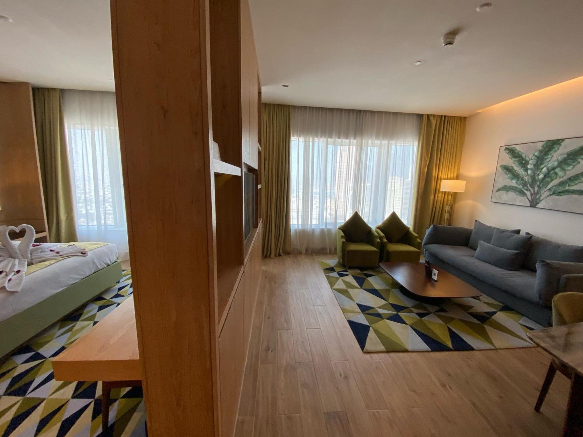 The Bentley Luxury Hotel & Suites Doha Exteriör bild A suite at the hotel