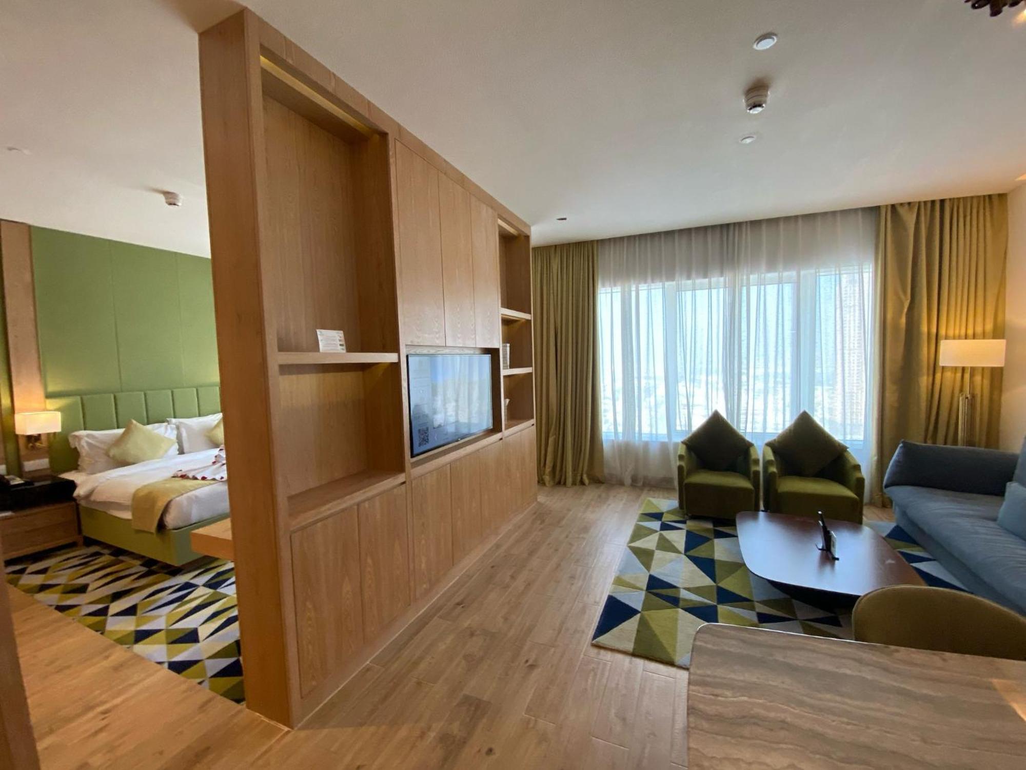The Bentley Luxury Hotel & Suites Doha Exteriör bild A suite at the hotel